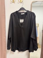 Prive Collection Satin V Shirt – Black