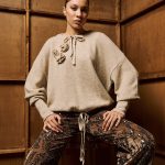 Tailor Made Round neck roses – Beige