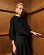 Tailor Made Round neck roses – Black - Image 3